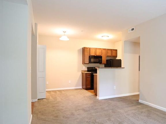 4th image of 903 Ellington Cir