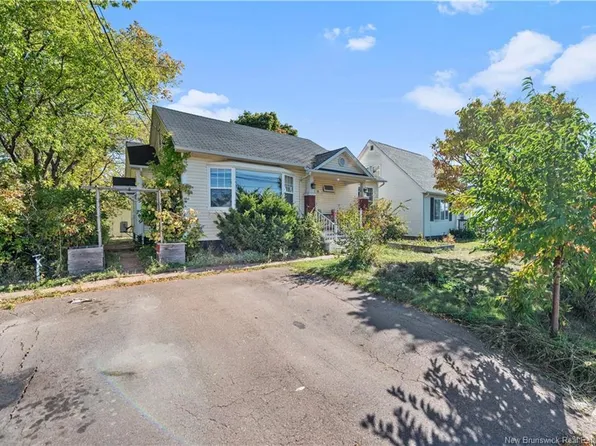 53 Upton St, Moncton, NB E1E 2Z6