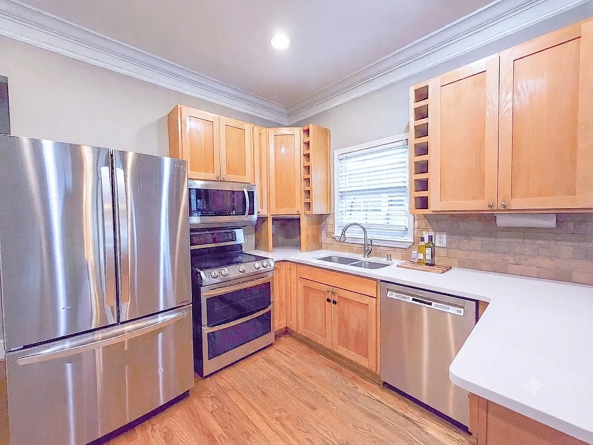 1045 Boulevard Dr SE — Photo 2