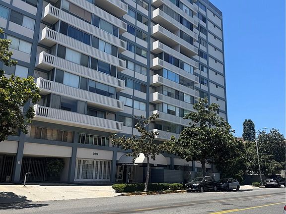 3rd image of 969 Hilgard Ave #1400