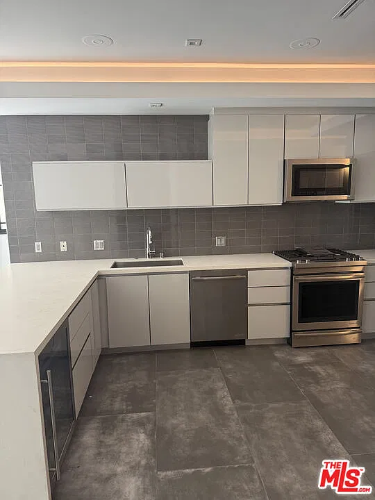 3 bed, 3.0 bath, 1850 sqft, $8,500 — Photo 4