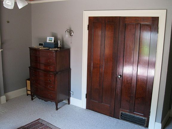 5th image of 256 Parkwood Ave