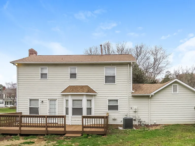 2416 Haybrook Ln — Photo 15