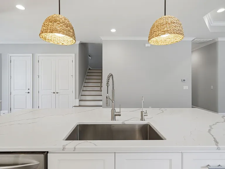Kitchen island can seat 5