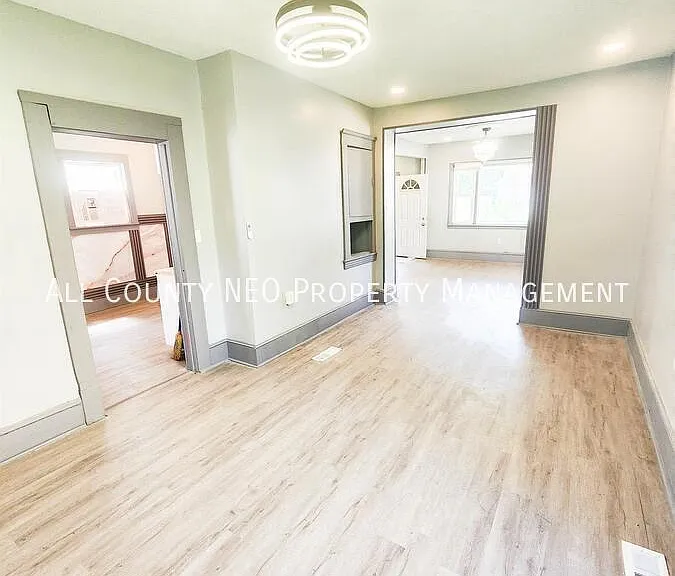 10639 Dupont Ave — Photo 21