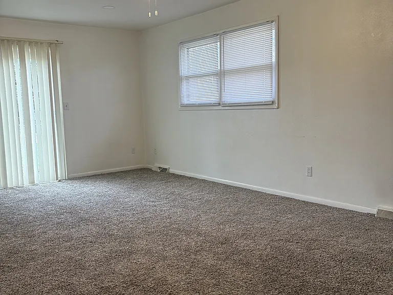 408 Amherst Dr — Photo 1