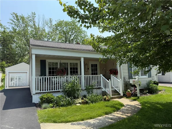 188 Hirschfield Dr, Williamsville, NY 14221