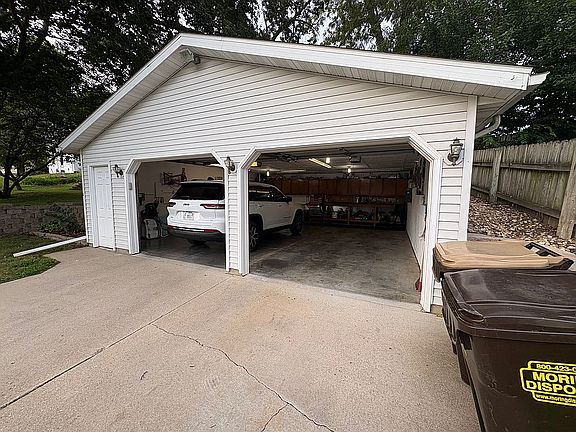 3rd image of 204 Towne St