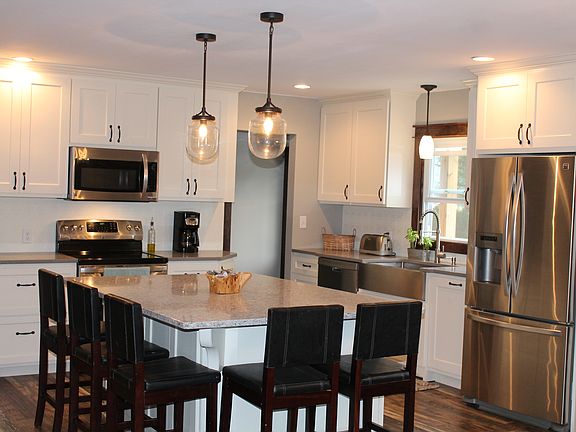 2nd image of 411 E Crescent St