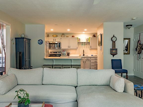 5th image of 46 Evergreen Rd APT 310