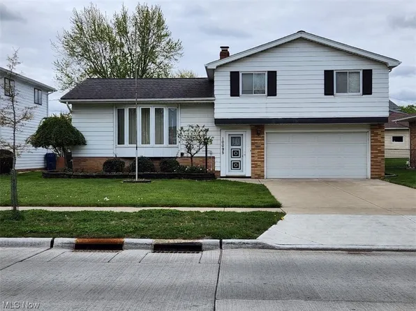 10095 N Church Dr, Parma Heights, OH 44130
