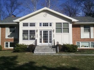 1119 Theresa Ann St, Mc Lean, VA 22101