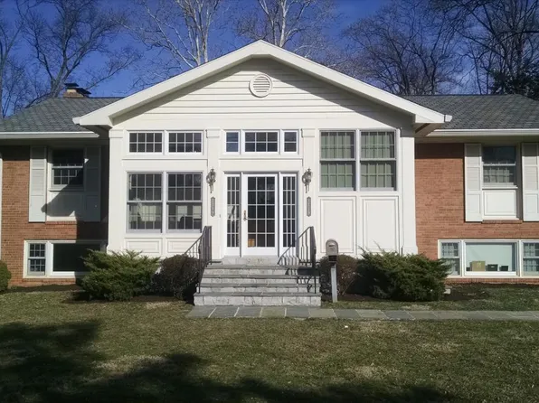 1119 Theresa Ann St, Mc Lean, VA 22101
