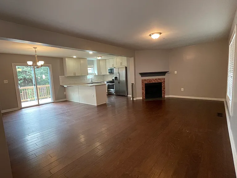 849 Berkshire Dr — Photo 3