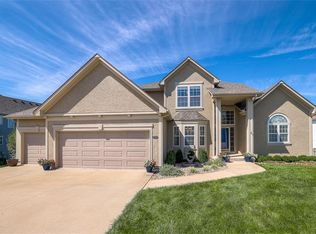 2604 SW Winterview Cir, Lees Summit, MO 64081