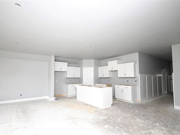 4th image of 510 Wagon Wheel Ave