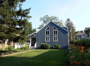 2205 Dewes St, Glenview, IL 60025