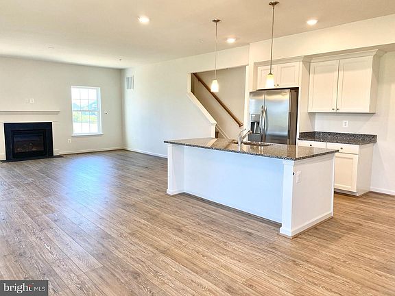 5th image of 307 Anna Carol Dr