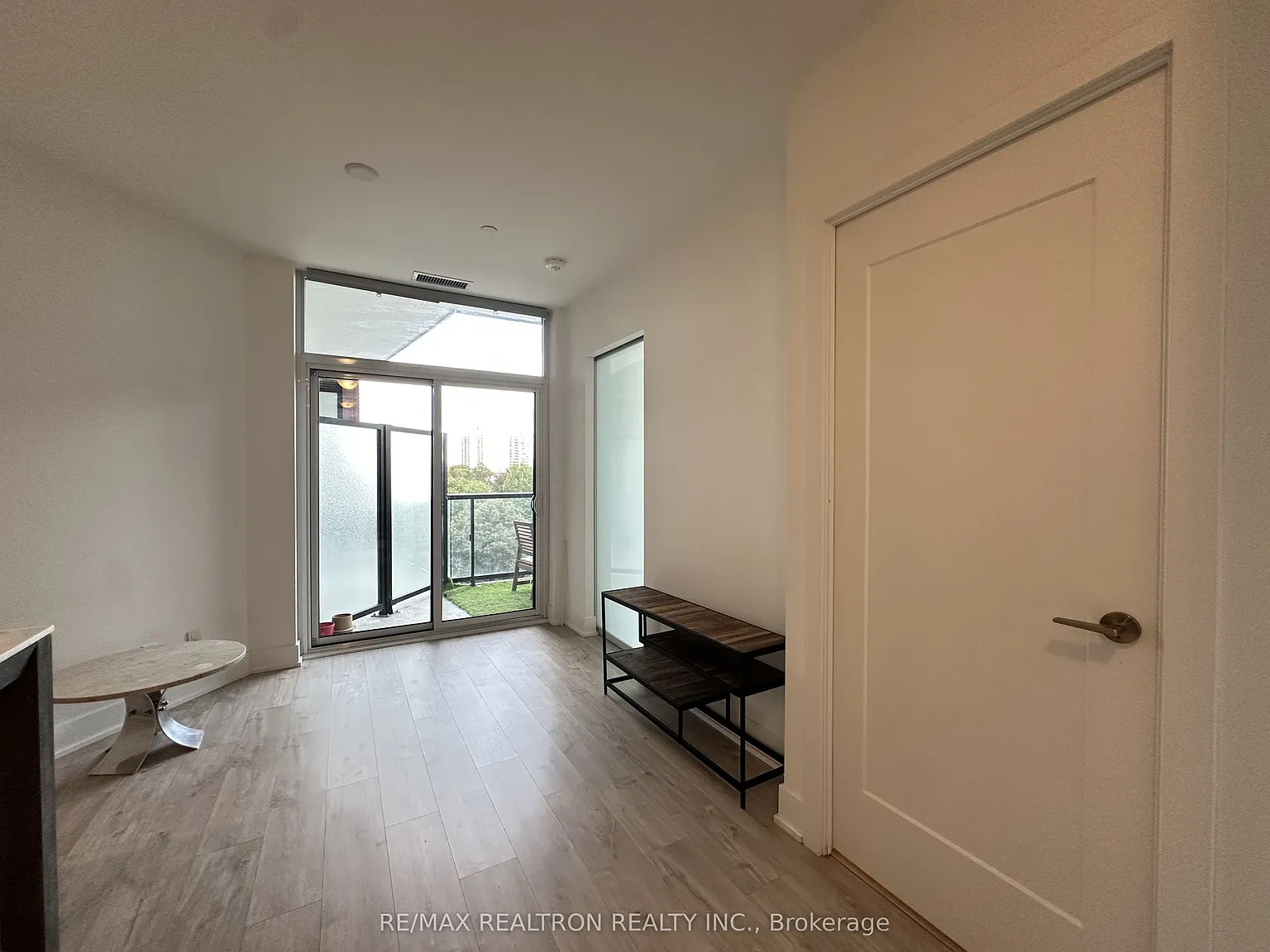 J. Davis House — Photo 4
