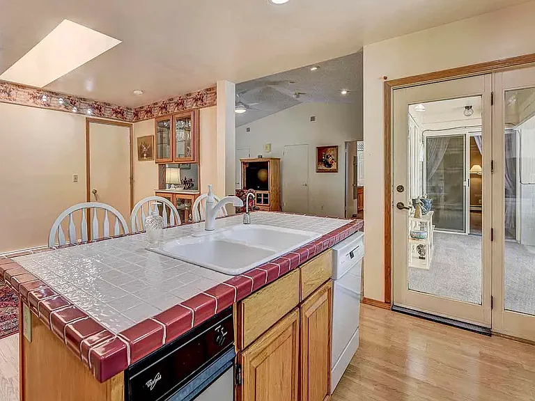 34 Cloverview Dr — Photo 8