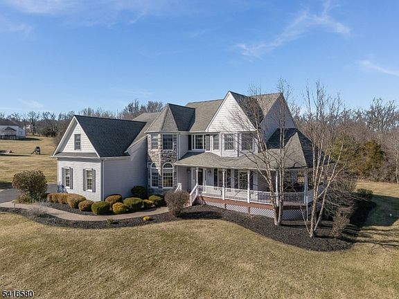 4th image of 48 Mason Farm Rd