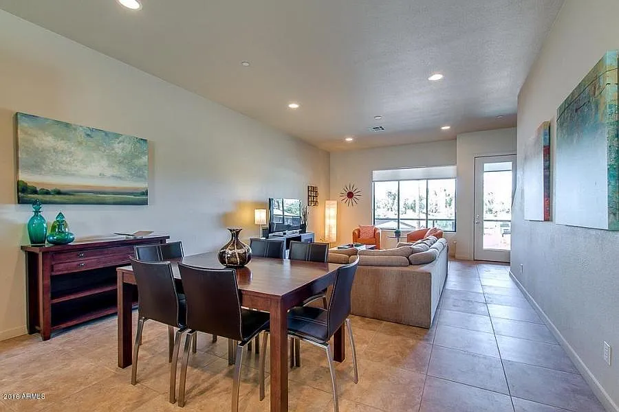 3 bed, 3.5 bath, 1810 sqft, $3,999 — Photo 3