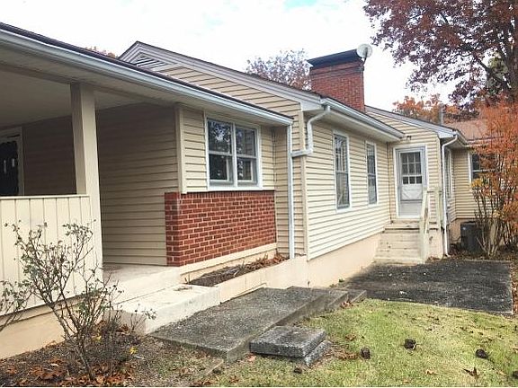 3rd image of 909 Beech Dr