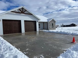 37 Lyons Valley Rd, Lander, WY 82520