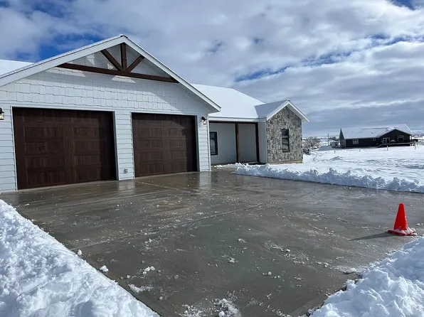 37 Lyons Valley Rd, Lander, WY 82520