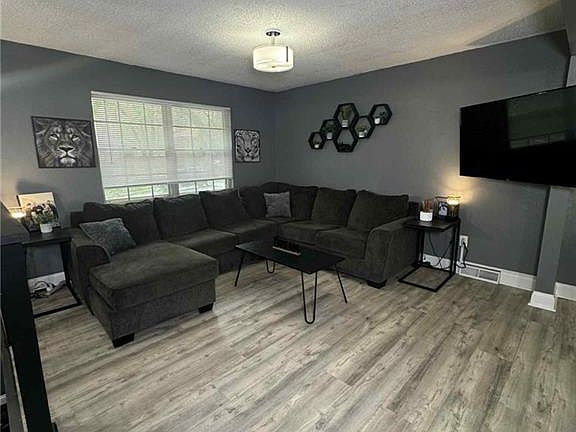 5th image of 213 SW Palo Dr