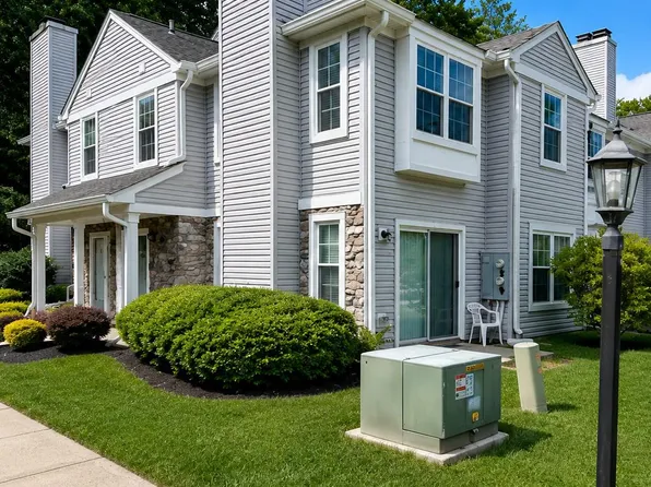 612 Mews Dr, Sellersville, PA 18960