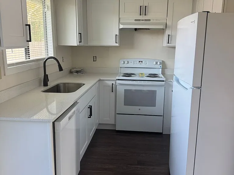 3504 S St — Photo 2