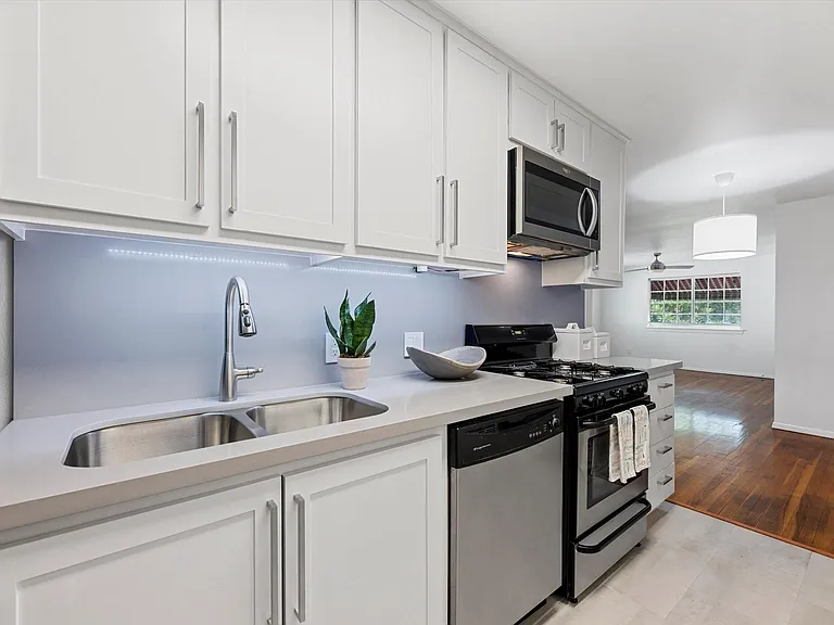 210 Emerson St #3 — Photo 1