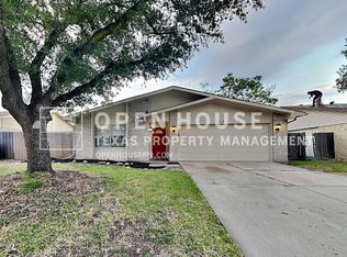 6012 Maple Ln, Rowlett, TX 75089
