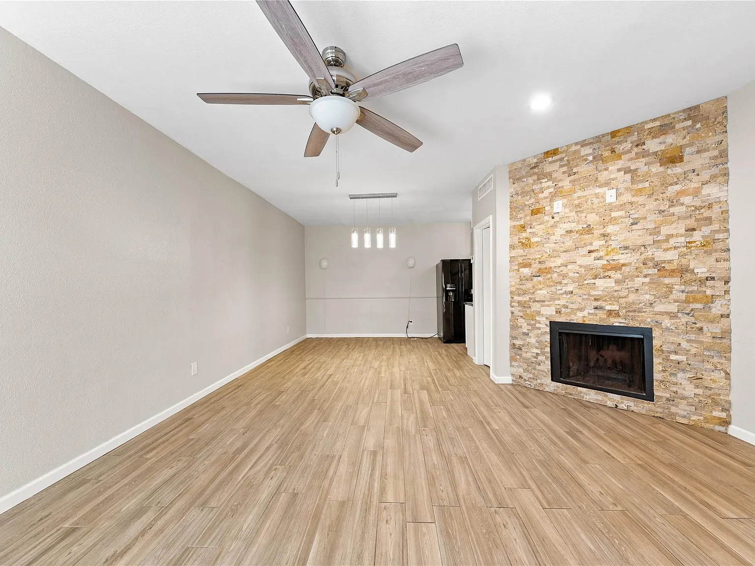 2 bed, 1.5 bath, 1000 sqft, $1,600 — Photo 4