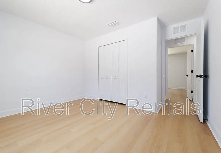 1030 SE 52nd St — Photo 12