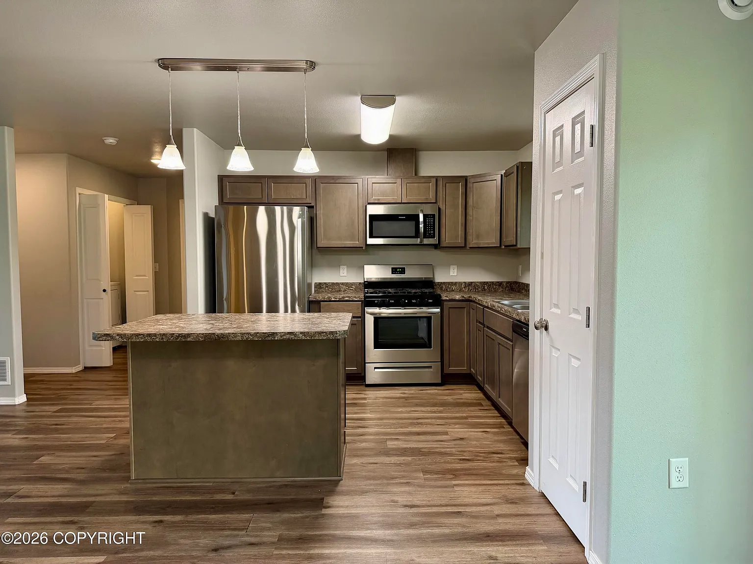 3 bed, 2.0 bath, 1411 sqft, $2,700 — Photo 4