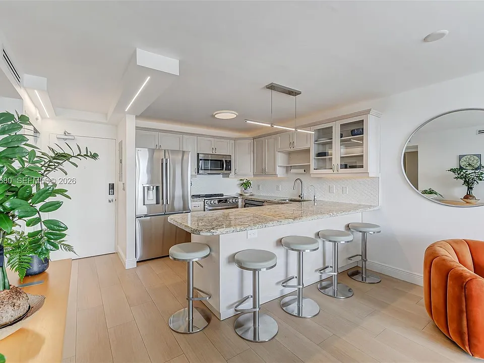 401 Ocean Dr #903
