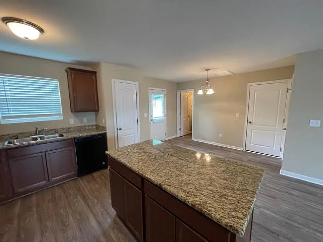 Building Photo - 2211 Bee Hive Dr