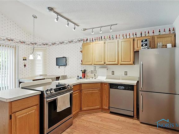 4th image of 1780 Lexington Dr