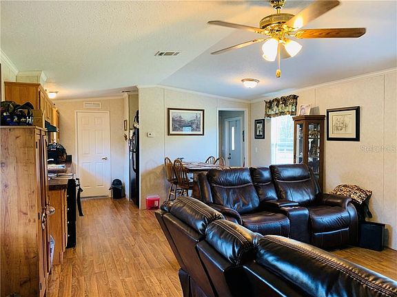4th image of 4345 Lake Shore Dr