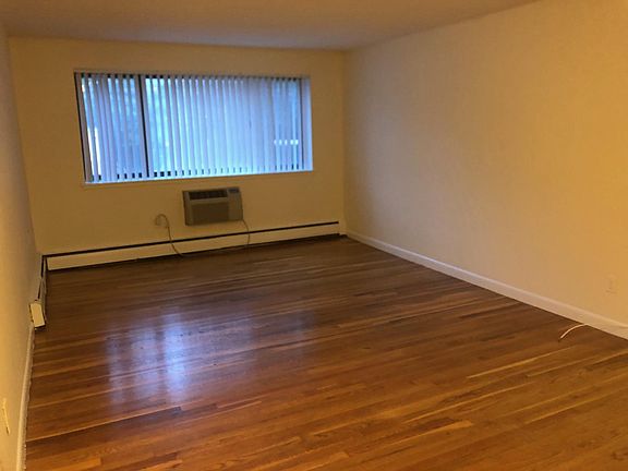 5th image of 118 Babcock St #5