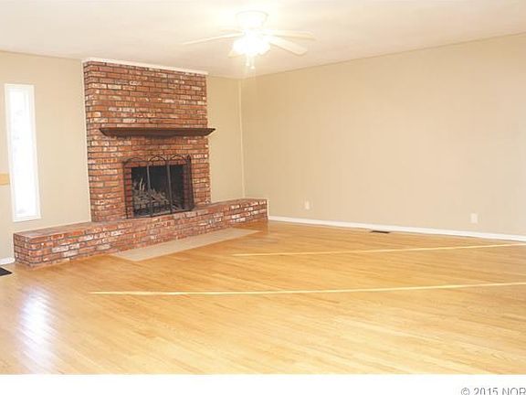 3rd image of 707 N D Ave