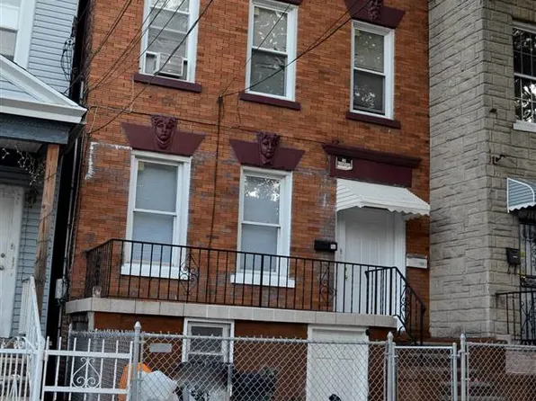 215 Freeman Ave, Jersey City, NJ 07306