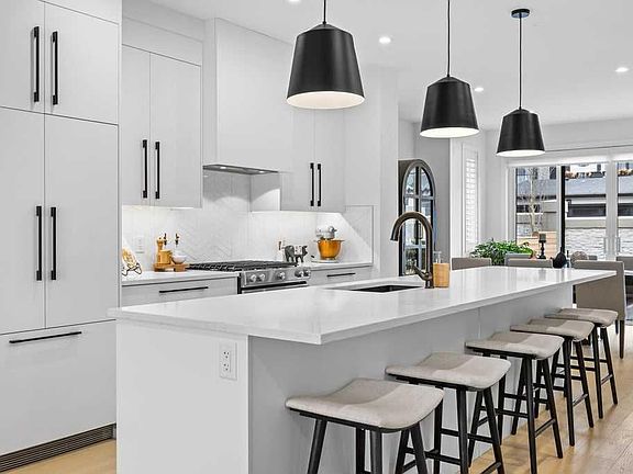 4th image of 80 E Timberline Way SW