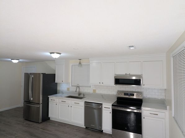 414 Elmwood Dr, Hudson, NH 03051