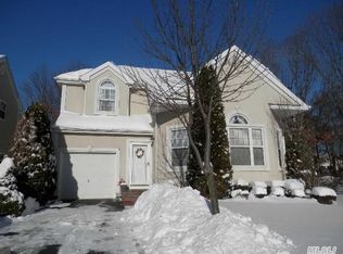 10 Sunflower Ridge Rd, South Setauket, NY 11720