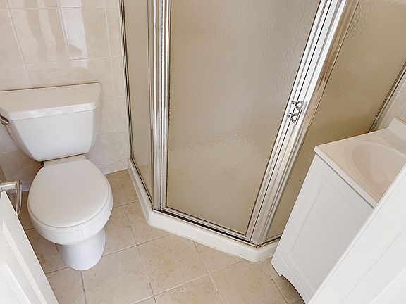 5th image of 52-84 74th St #3nk0df3sz