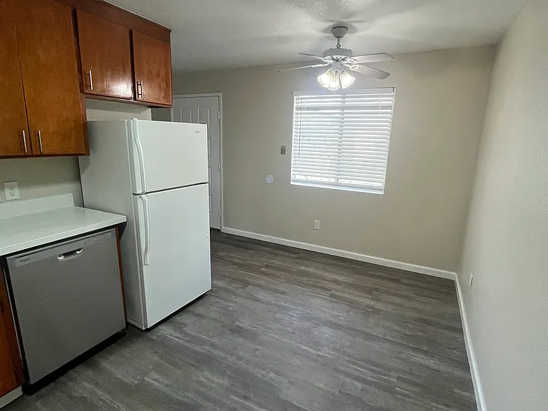 Kitchen dining area