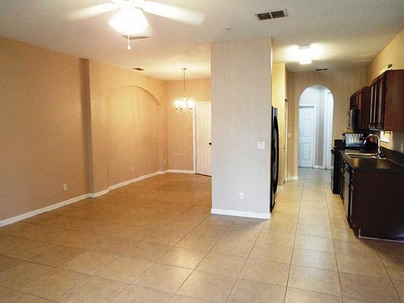 5th image of 830 Pipers Cay Dr